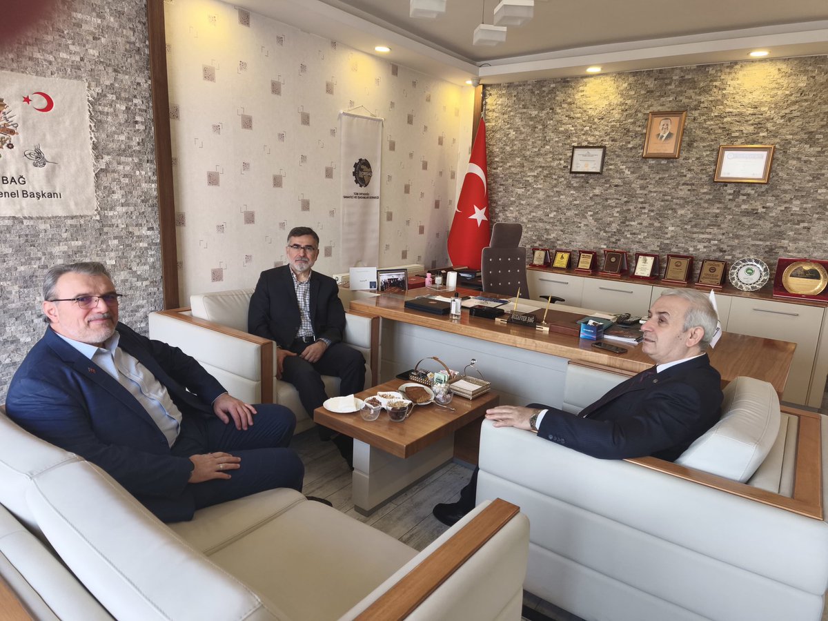 Vali Mülkiye baş müfettişi sayın Ahmet Turhan bey #TÜMORSiAD genel merkezimize hayırlı olsun ziyaretinde bulundular.
Kadirşinas Valimize nazik ziyaretleri için çok teşekkür eder,kendilerine sağlık ve esenlikler dileriz.