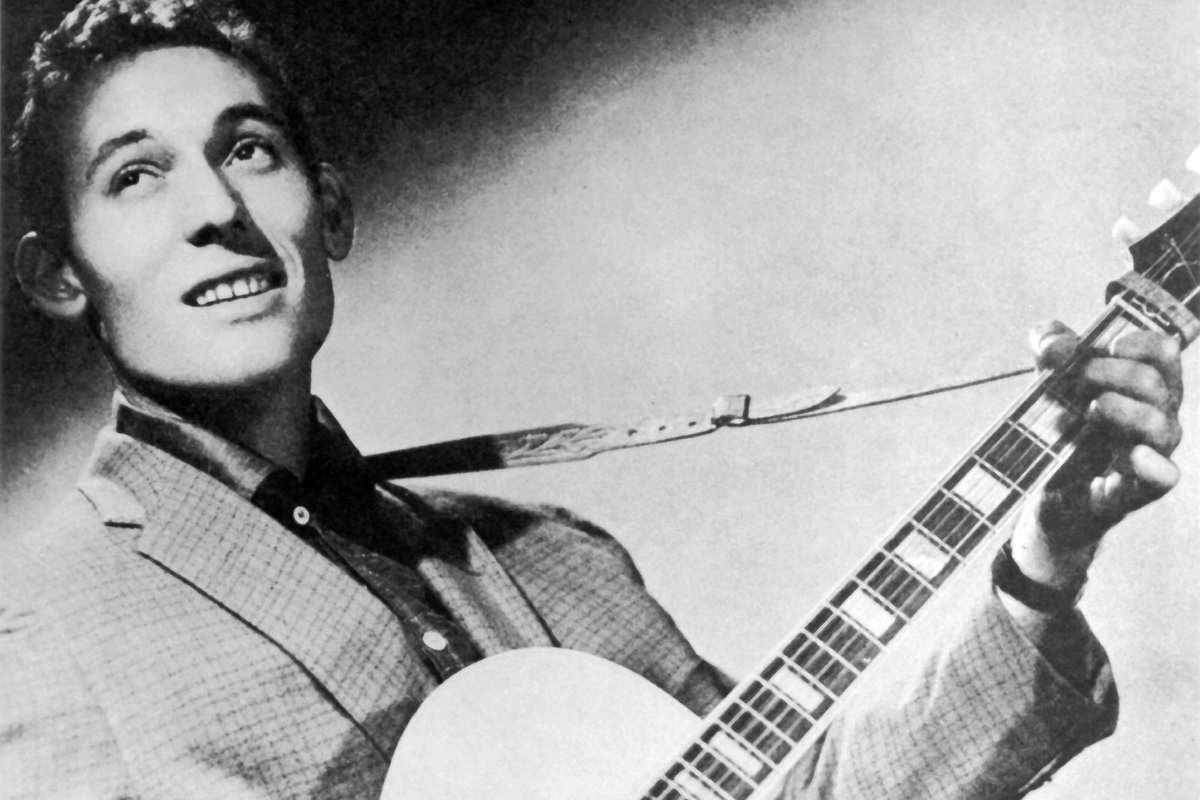 On This Day in 1955: Carl Perkins Records 'Blue Suede Shoes' - screamermagazine.com/news/article/o… screamermagazine.com/news