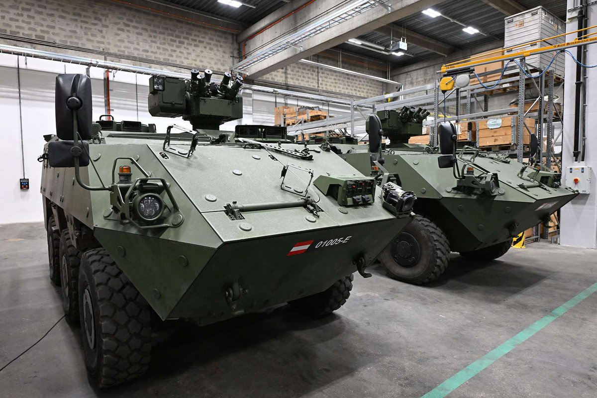 Doppeladler's tweet photo. Die ersten neun PANDUR Evo 6x6 aus dem Großauftrag 2024 für über 225 Fahrzeuge für das #Bundesheer sind fertig. #Pandur #GDELS #GDELSSteyr
https://t.co/46D3mp0rSe https://t.co/zx6DDLwjmD