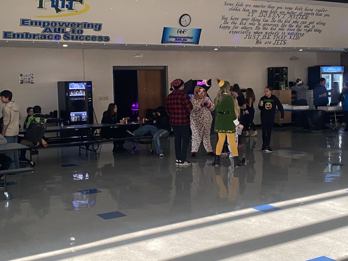 FallsMiddle's tweet image. RFMS Qu 2 celebration today as we wrap up an awesome first half of the year!  Thank you for choosing RFMS!!!