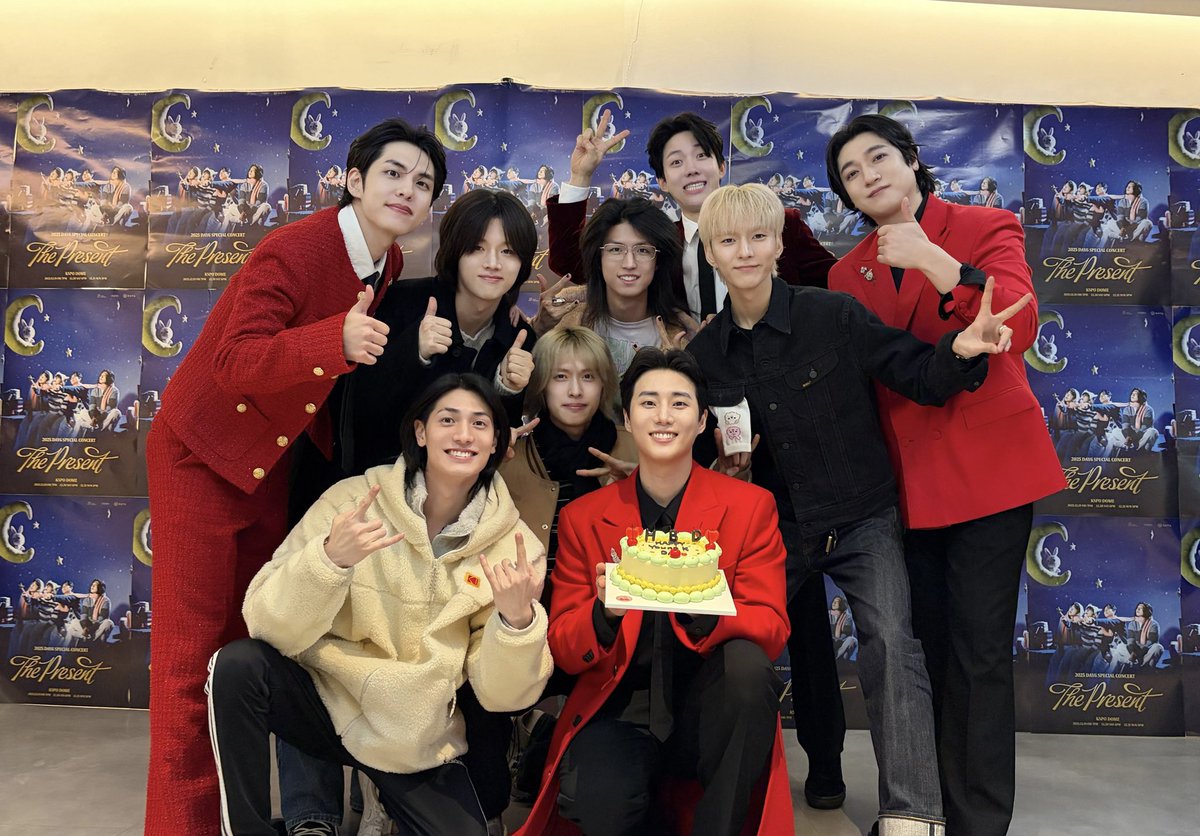 [ #Xtra_Scenes ]

올해도 DAY6 선배님들의 크리스마스 콘서트 출석 완료🎄
선물 받은 기분이었어요🎁
초대해주셔서 감사합니다✨

#XdinaryHeroes #엑스디너리히어로즈
#WE_ARE_ALL_HEROES
#DAY6 #데이식스
#The_Present

<a href="/day6official/">DAY6</a>