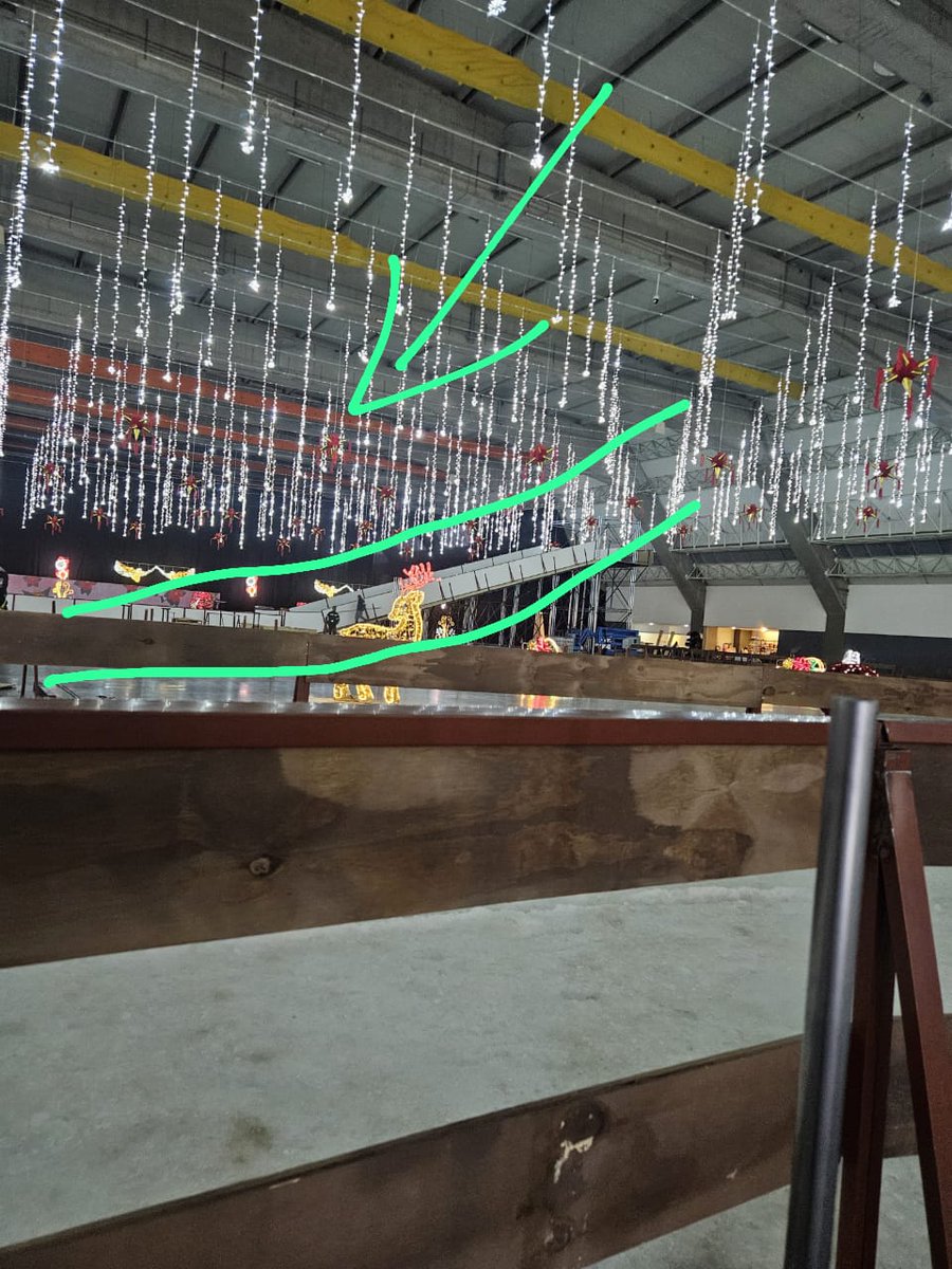 soprano_tonny's tweet image. Mientras tanto en @ParquesPuebla en complicidad con @SPFAGobPue , la simulación de la licitación de la villa iluminada sigue.
Será en unas horas que adelanten el fallo de la empresa ganadora.
Una empresa qué empezó a montar al menos desde hace 10 días.
Aquí unas fotos dónde se…