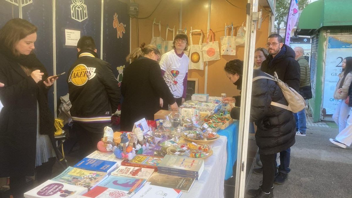 aspercamp's tweet photo. 💜✨ Aspercamp a la Fira d’Artesania de Tarragona! ✨💜
📅 20 de desembre | ⏰ 10–20 h
📍 Rambla Nova
Estand informatiu i solidari amb:
🎨 Pintacares (10–11.30 h)
📘 Recursos sobre TEA
🗓️ Calendaris 2026
🎟️ Loteria
🎅 Pare Noel (17–20 h)
#Asperger #TEA #FASCAT #CONFAE https://t.co/SnUNsC0tZM