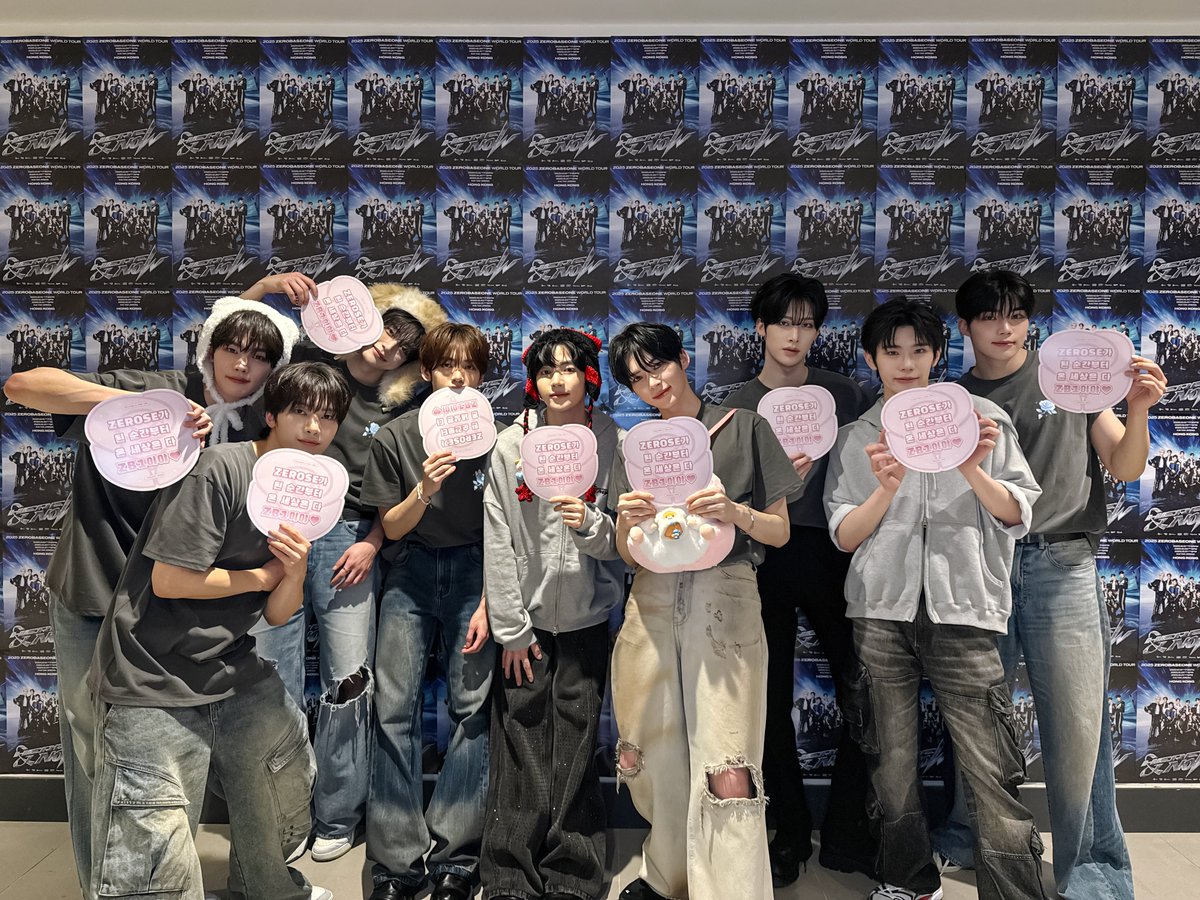 _𝗭𝗘𝗥𝗢𝗙𝗢𝗖𝗨𝗦

2025 ZEROBASEONE WORLD TOUR 
[𝗛𝗘𝗥𝗘&amp;𝗡𝗢𝗪] IN HONG KONG DAY 1

We always love ZEROSE🌹

#ZEROBASEONE #ZB1 #제로베이스원