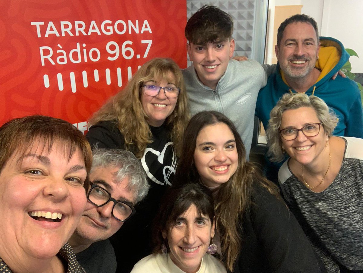MichellePijoan's tweet photo. Ha estat un any d’aprendre moltíssim,
però sobretot d’aprendre de l’equipàs 
que hi ha darrere dels micros de @tarragonaradio . 

Marxo amb el cor ple 
i preparada per tot el que vingui 

A tothom qui m’ha acompanyat en aquest camí, gràcies ❤️‍🩹 https://t.co/gEwg08UyUE