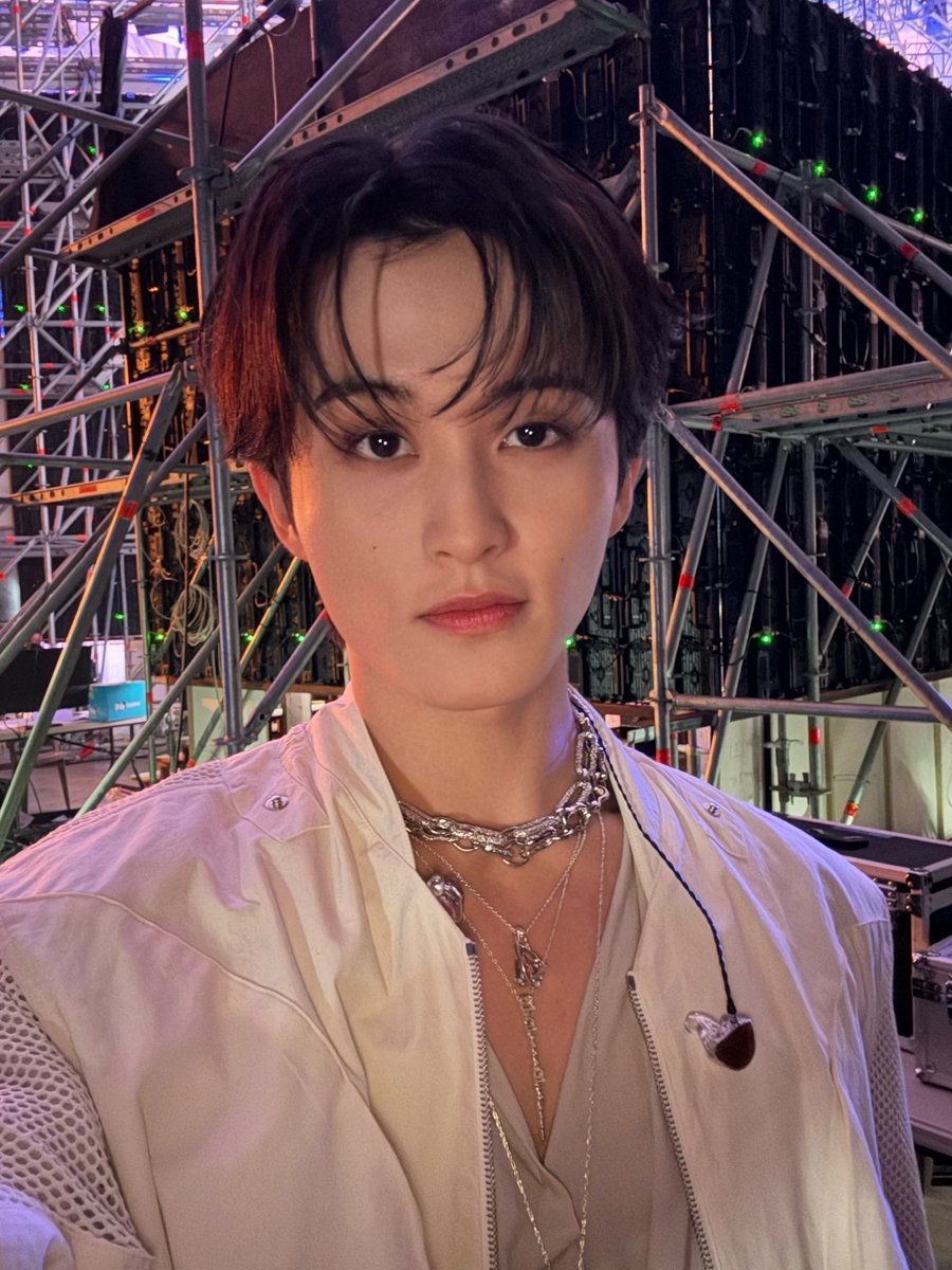 markyourhaert's tweet image. mark bbl 🐯💭 251219

🐯 (Pic 1) it came out too disciplineㅠ
🐯 (Pic 2) this one’s natural
🐯 (Pic 3) this one is a bit unfortunate
🐯 were you satisfied with the performance?
🐯 thank youㅠ the kids were so cool too right
🐯 thank you so much for coming all the way, thank you…