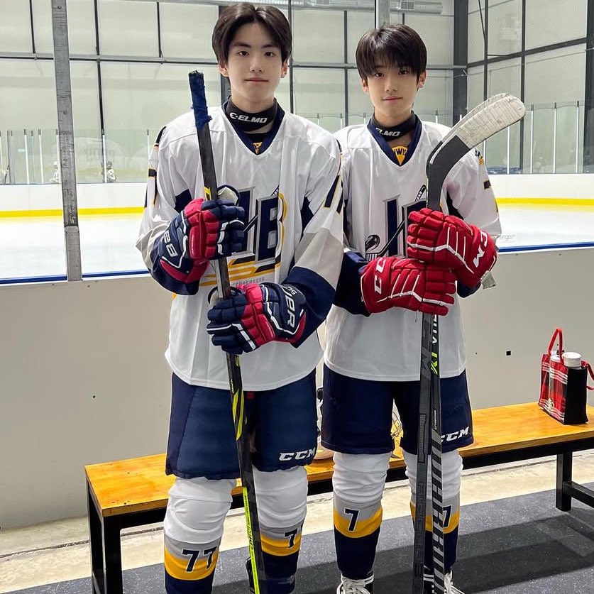 tmmomochii's tweet image. ก็โตมาด้วยนิเนอะ😭😭😭😭😭

#PHUTATCHAI #PEEMTANAT #ICEHOCKEYTHAILAND