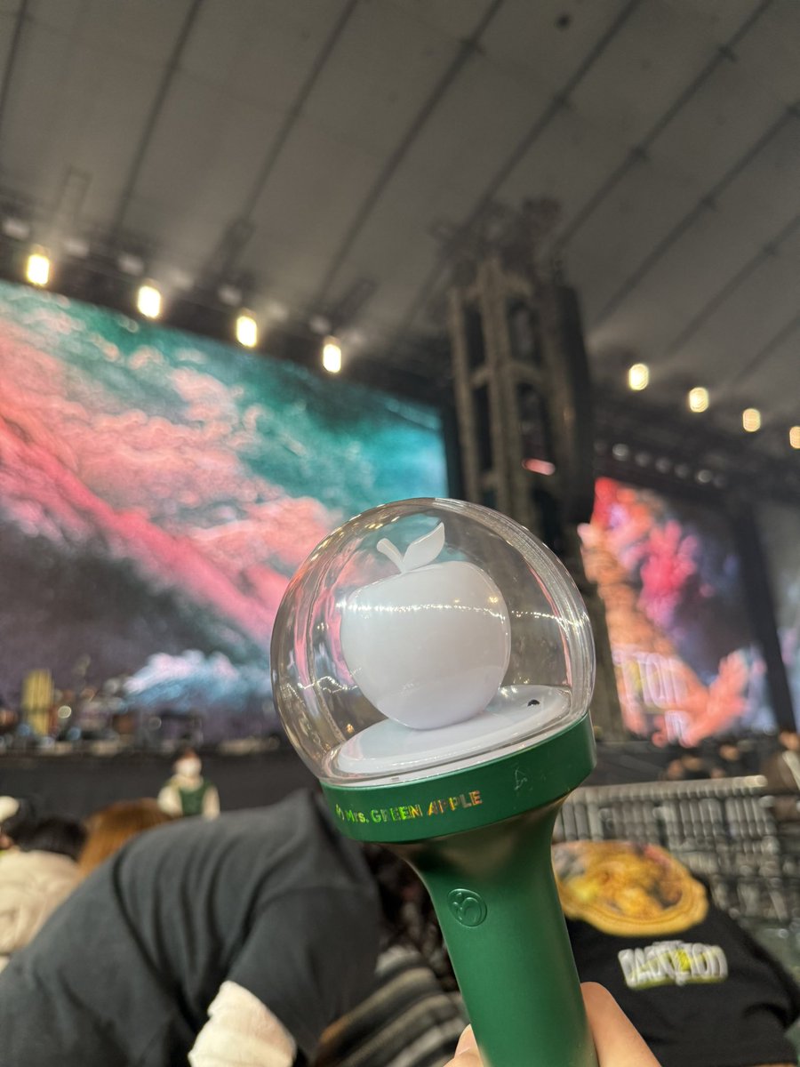 satomarunokioku's tweet photo. ミセスのライブ2回目！
BABELnoTOH最高すぎた！セトリも神ってたし演出もマジか！？ってずっと驚きを隠せなかったです！
もっくんまじでカッコよすぎ
ひろぱめっちゃおもろかった笑
涼ちゃん可愛かった！！
#MrsGreenApple
#BABELnoTOH 
#大森元貴
#若井滉斗
#藤澤涼架 https://t.co/6QO2jbGt5f