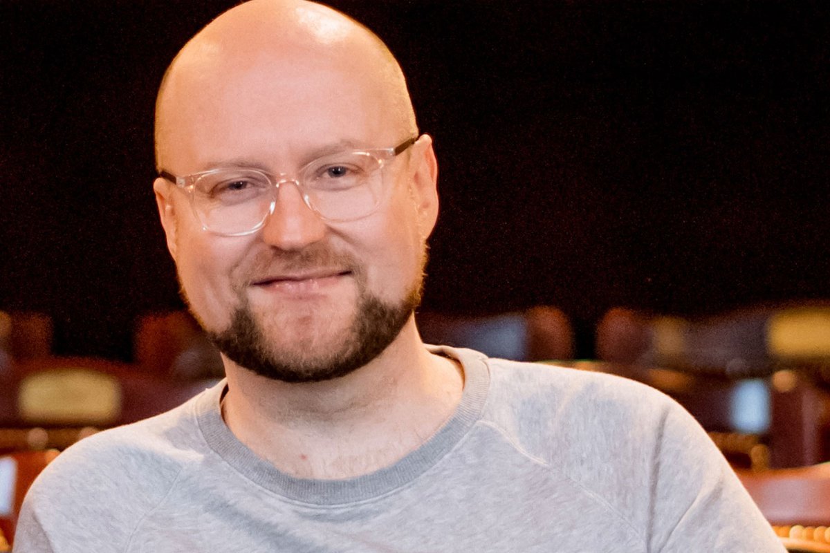 WhatsOnStage's tweet image. Michael Harrison joins us for a special bonus episode of the WhatsOnStage Podcast to discuss steering hits like Evita, ten years of the Palladium panto, and his Edinburgh Playhouse usher fail! whatsonstage.com/news/michael-h…