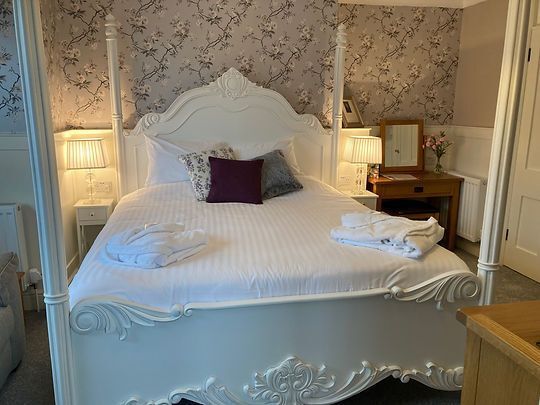 WeAcceptPets's tweet photo. A Comfortable Stay at Exmoor House B&B
Exmoor House B&B offers six lovely dog friendly bedrooms, providing a welcoming and relaxing place to stay. π‘πΎ
Accepts πΆ
https://t.co/NijYC3T3fE
#ExmoorHouse #DogFriendlyBB #ExmoorStay #ComfortableBedrooms #PetFriendlyBreak #Somerset https://t.co/bbyx4lFJOc