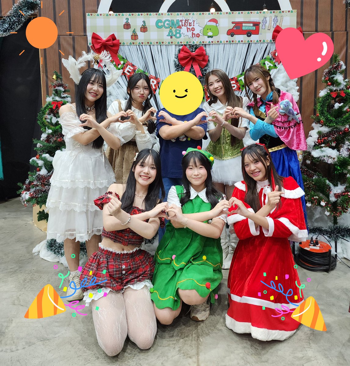 Kay4SNS's tweet photo. แอบดูน้องๆจาก live มา แต่รู้ตัวว่าคุยไม่เก่ง ดันชอบน้องหลายคน+เชียร์ทุกคนในรุ่นนั้น 😅
Group shot ทั้งรุ่นเลยเป็นคำตอบที่ดี 🫡 

#CGM484thgen
#PraifaCGM48
#SatangpoundCGM48
#ValentineCGM48
#ElseCGM48
#NichaCGM48
#HongyokCGM48
#ShenaeCGM48
#cgm48hohoho
#BNK48CGM48KangarooVillage https://t.co/QVhy4PccLT