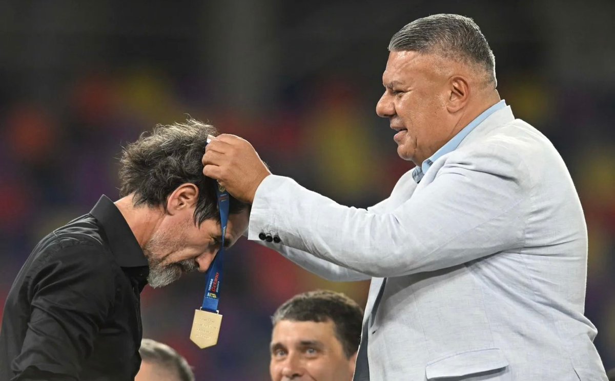 peeiguille's tweet photo. Los valientes agacharon la cabeza ante Tapia.

No era contra la Afa.
Fue contra Central. 

Cagonea https://t.co/dwjAwkt7vV