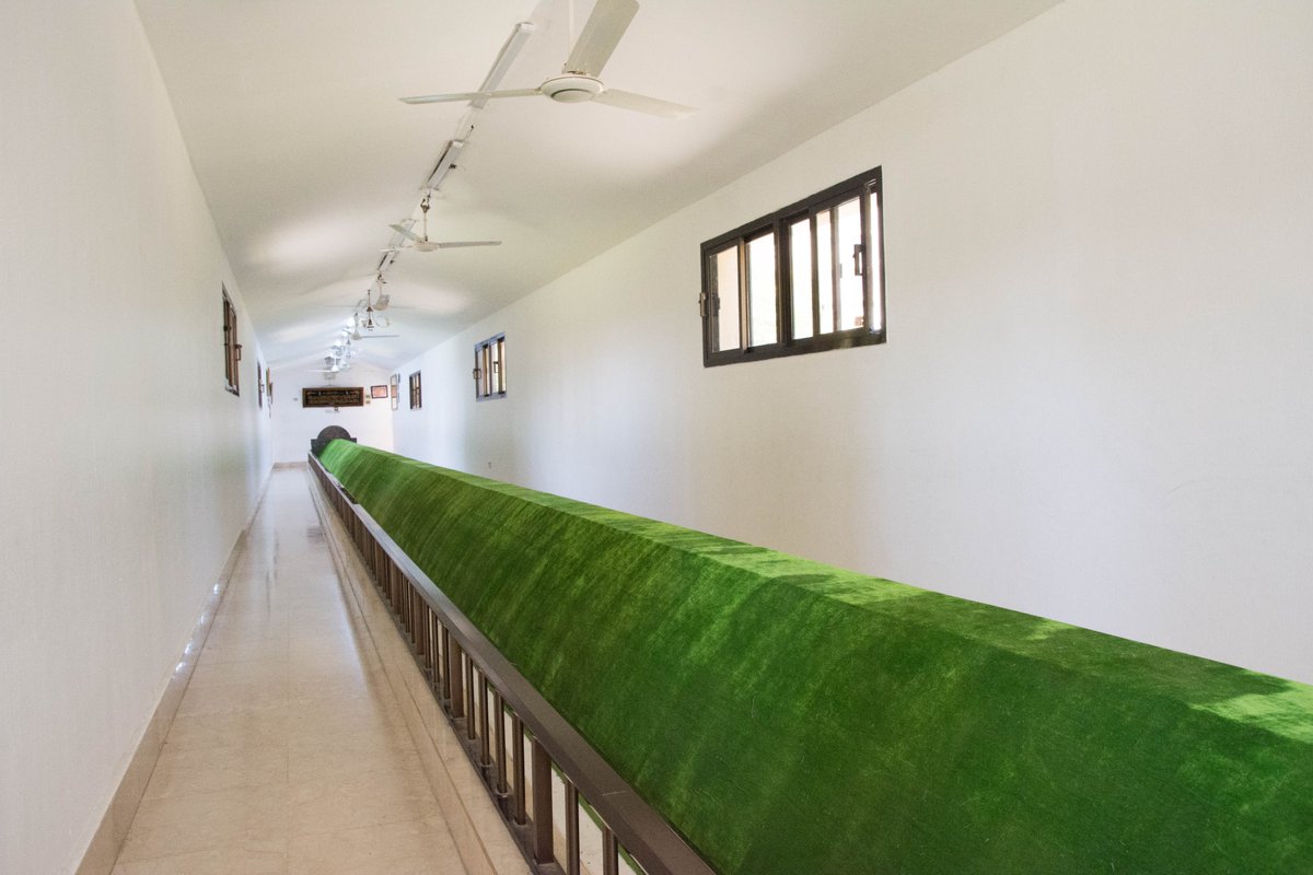 UTCMES's tweet image. 11月の出張では、オマーン・スルタン国のサラーラを訪問する機会を得ました🍇

写真はUTCMESメンバーが「いつか行ってみたいね」と言い合っていたイムラーン廟の様子です
長身の墓廟と聞いていましたが、実際に目にすると圧巻でした