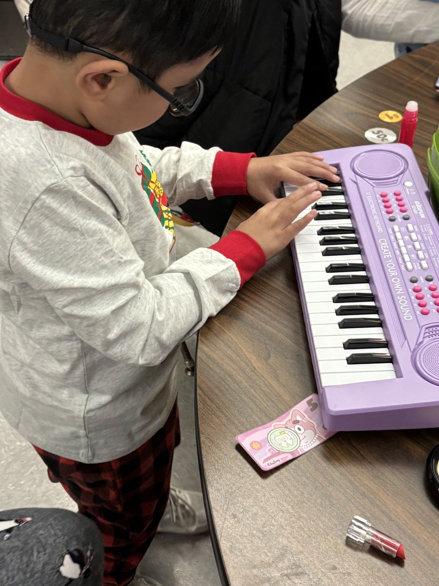 Nothing like new toys for our small group classrooms. #PCSDProud #DentzlerEagle #FabulousFunDay.