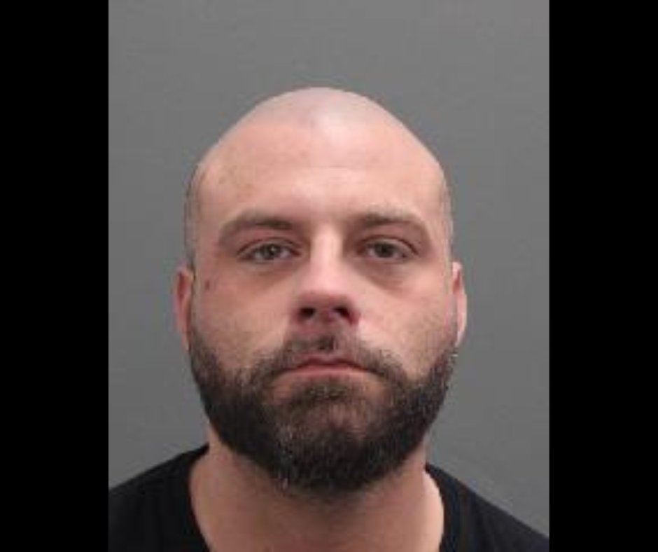 OttawaPolice's tweet image. Update: Police seeking additional victims in grandparent scam

Quick action by family members and Ottawa Police prevented a senior from losing nearly $6,000 in a grandparent scam.

A suspect was arrested, and investigators believe there may be additional victims. A suspect photo…