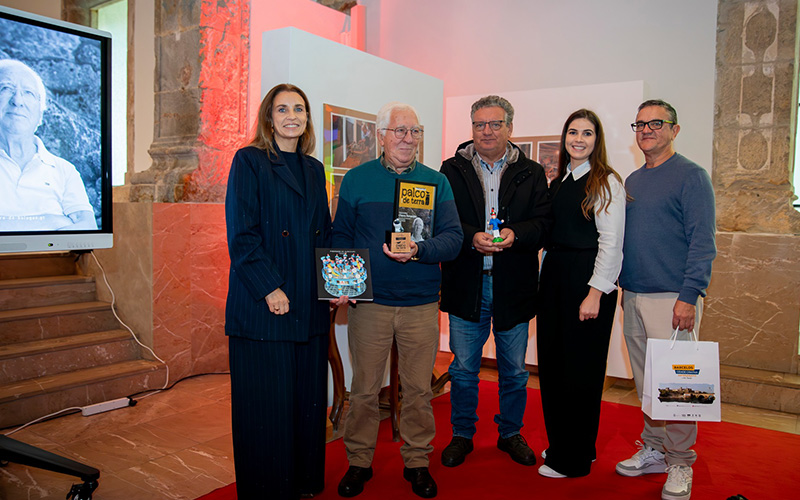 Hermínio Fernandes distinguido pelos prémios PALCO DE TERRA dlvr.it/TPvwdn