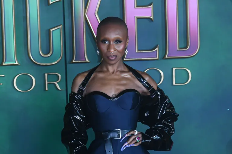 WhatsOnStage's tweet image. Cynthia Erivo gives a wickedly good performance of “No Good Deed” live in London that left us spellbound! whatsonstage.com/news/cynthia-e…
