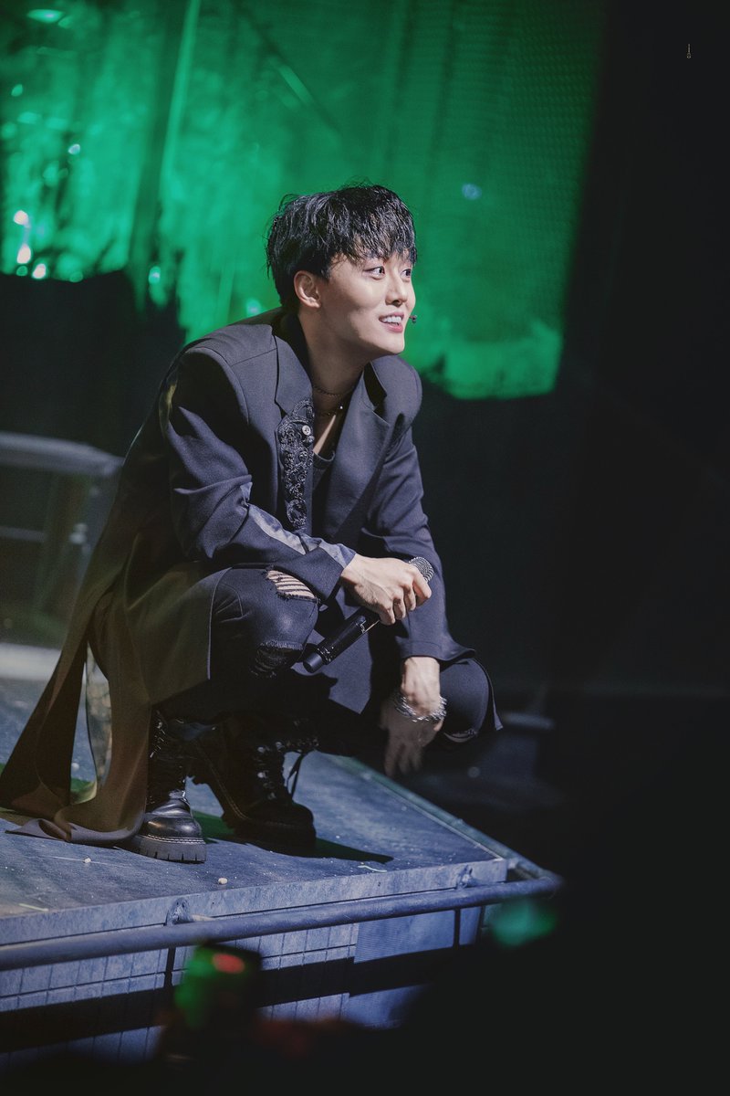 pttmoonpic's tweet photo. 251217  트레이스 유 커튼콜 
        
이우빈 役            
#이종석 배우님
                    
                       날씨가 참 좋죠,
ㅤ  ㅤㅤ https://t.co/B5jxQ9w0un