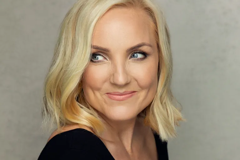 WhatsOnStage's tweet image. The cast is complete! Kerry Ellis is announced as the final star to join the semi-staged world premiere concert of Jo – The Little Women Musical whatsonstage.com/news/kerry-ell…