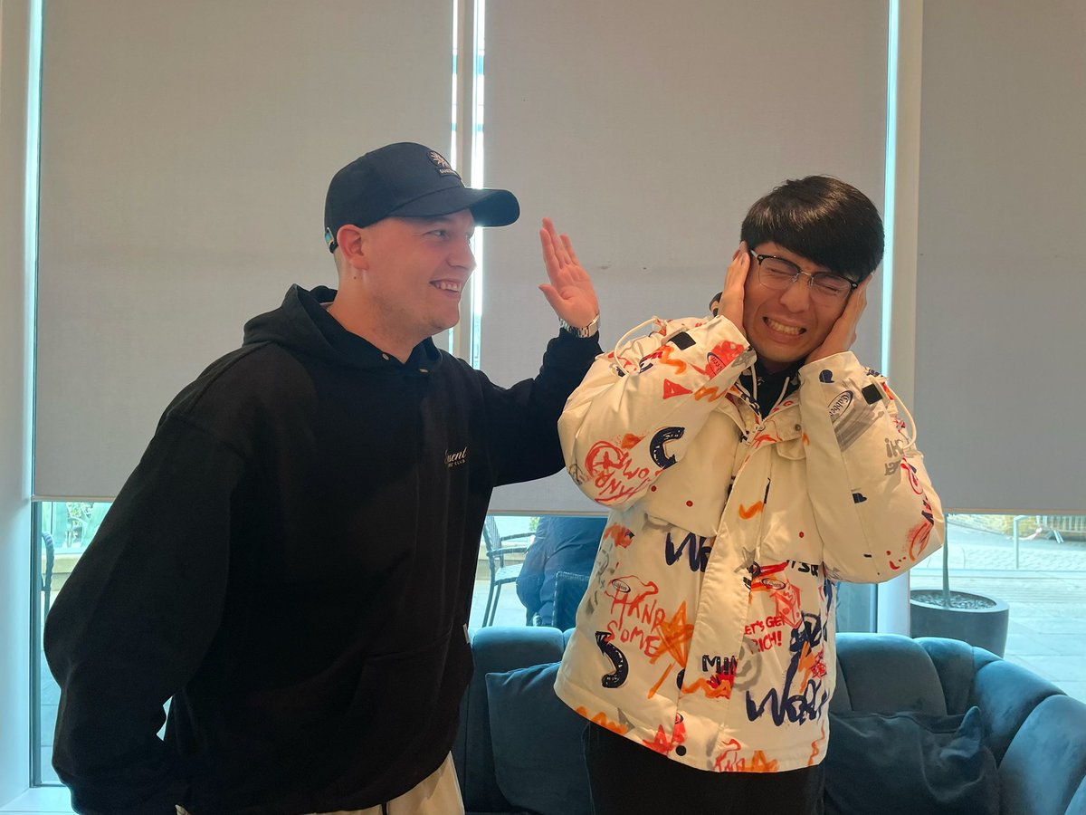 ThePandaman180's tweet image. @Dobey180 See you next time～
👋👋👋
This emoji just means goodbye, not a slap.
🤣🤣🤣