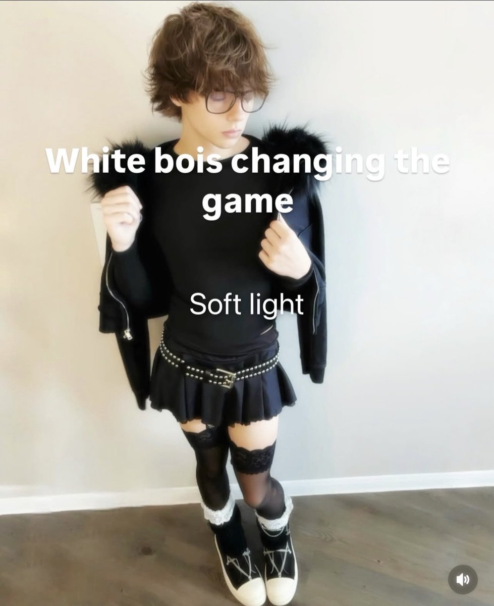 ⟢ ⟣ tweet media