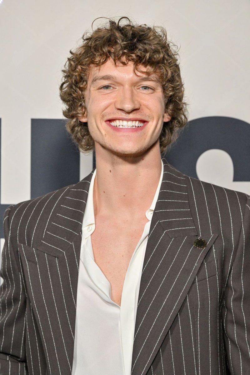 loverboyrozy's tweet image. connor storrie is younger and more beautiful