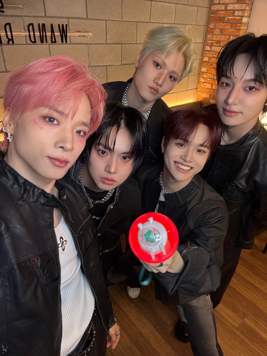 [🛸]
Music Creates New Dream
5=1, 1=5

#MCND #엠씨엔디
#MCND2025FANCONinSEOUL
