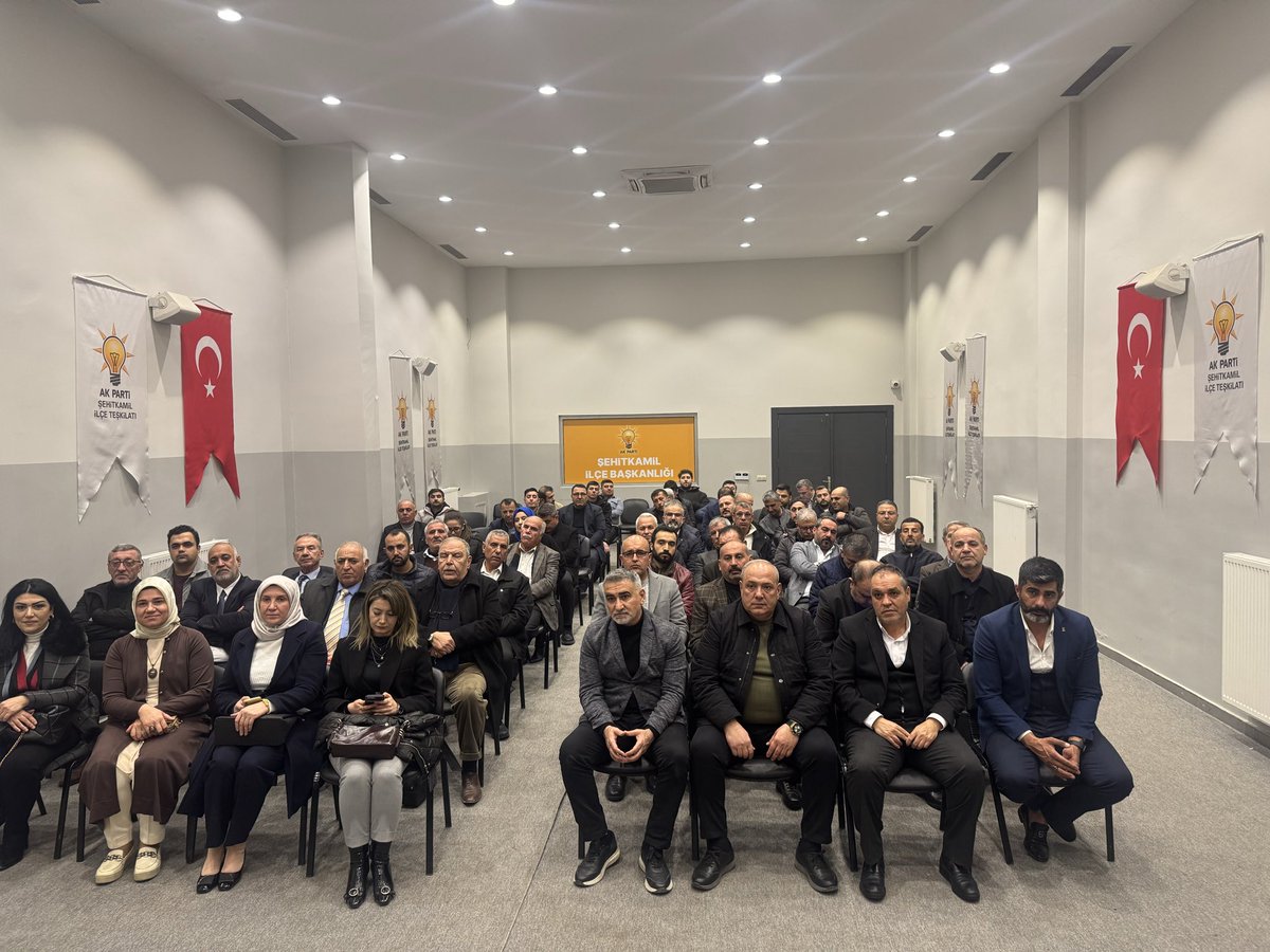 Durmak Yok, Yola Devam! 🇹🇷

Haftalık Olağan Yönetim Kurulu Toplantımızı, dava arkadaşlarımızın katılımıyla gerçekleştirdik.

Şehitkamil’imiz için gece gündüz demeden çalışmaya, hemşehrilerimizin taleplerine çözüm üretmeye ve gönüllere dokunmaya devam ediyoruz. 

Aldığımız