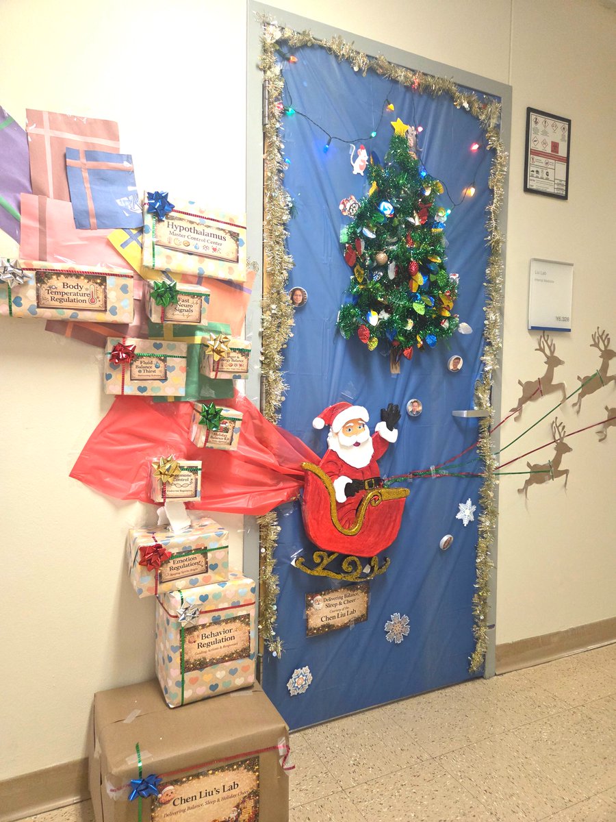 ChenLiuLab's tweet image. Our 2025 holiday door decoration is up! 🎄🎅 Credit to our incredibly talented lab manager, @swativarshney19, and the team for bringing it to life. Wishing everyone a happy holiday season and a wonderful new year! ✨ @UTSWNeurosci @UTSWBrain @UTSWInternalMed