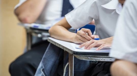 تربية لواء البترا تؤخر بدء امتحانات السبت إلى التاسعة والنصف صباحًا بسبب الصقيع 