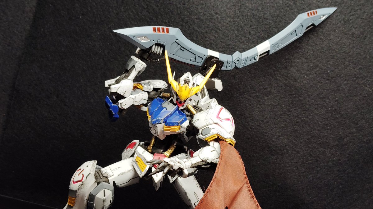 BansheeAirMk_2's tweet photo. #ガンプラ
 #鉄血10周年
MGバルバトス
(第4形態＋ブーメランメイス＆マント)
完成しました!!
メタルビルドのバルバトスを参考にブーメランメイスとマントを製作し、本体は部分塗装と墨入れ、チッピングを施して仕上げています。
【続く⬇】 https://t.co/409AxhfgtT