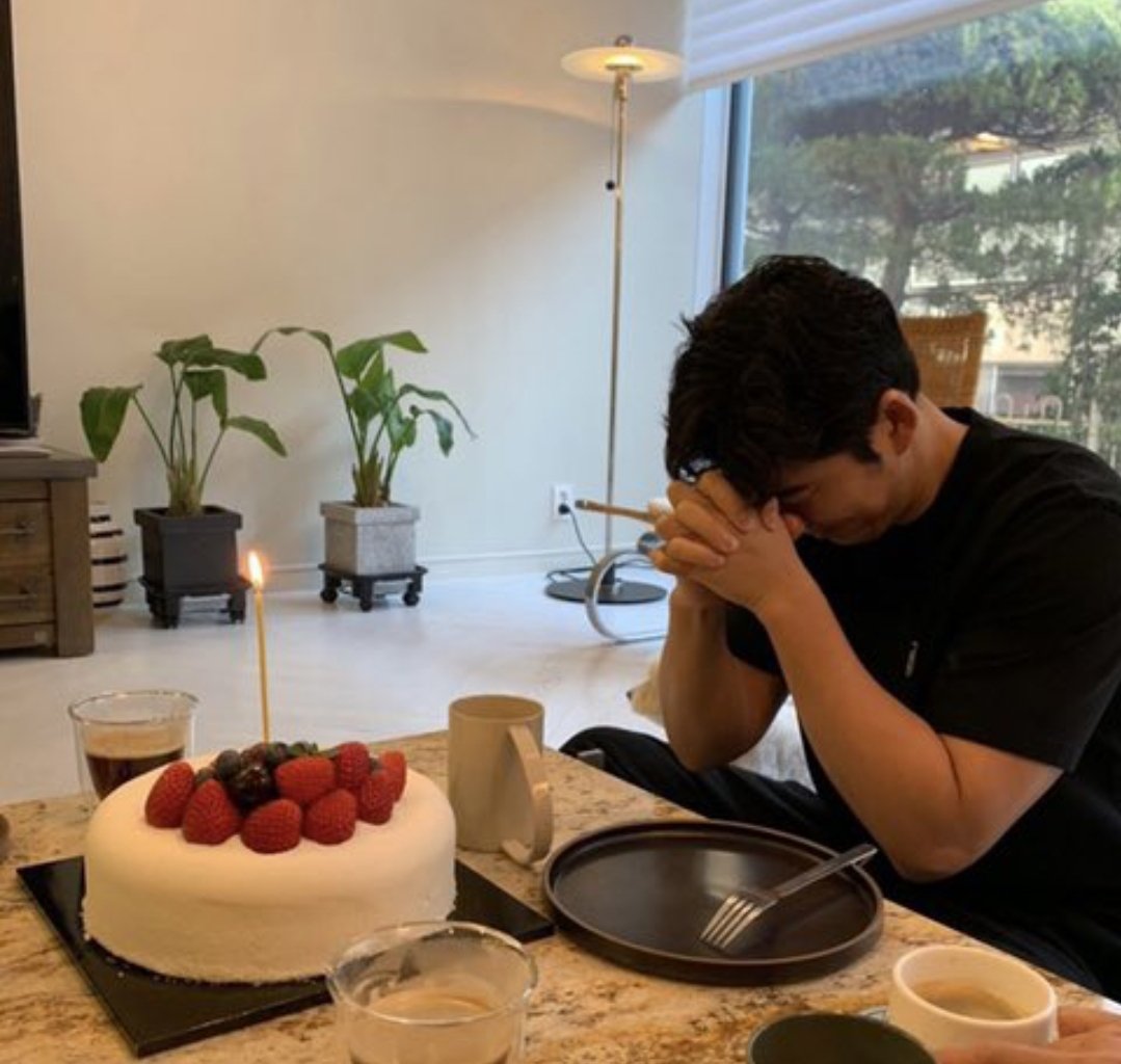 ks_byryu's tweet photo. 윤계상 생축
#사랑해_그리고_생일축하해_윤계상
#Happy_KyesangDay https://t.co/dTreI7mjot