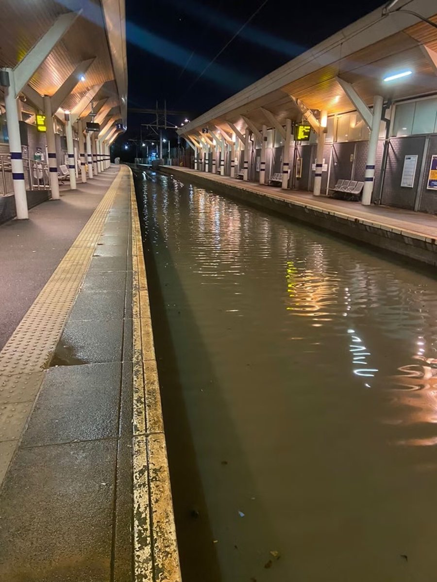 graceyldn's tweet image. Remembering when Rotherham station looked like this and Trainline argued about giving me a refund/ letting me use my ticket on a different route because they reckoned my train was still going to turn up.