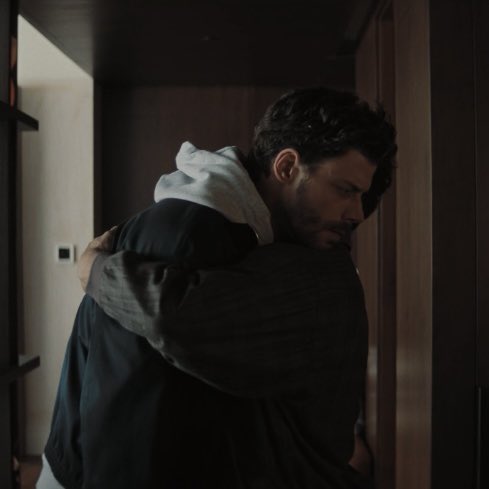 kipgradys's tweet image. oh my skip hugs 😭