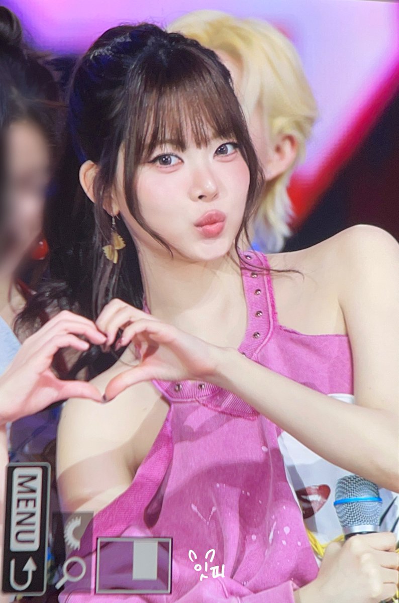 251219 #홍은채

 가요대축제 은채♡나