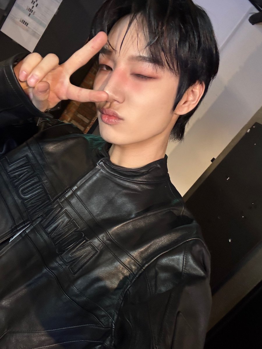 [👽]
데뷔하고 처음으로 한 팬콘서트 정말 재미있었어요 Gem분들도 재미있었길 바라요 다음에는 오늘보다 더 멋있는 무대 보여드릴게요 응원 많이 해주세요 사랑합니다

#MCND #엠씨엔디 
#HUIJUN #휘준