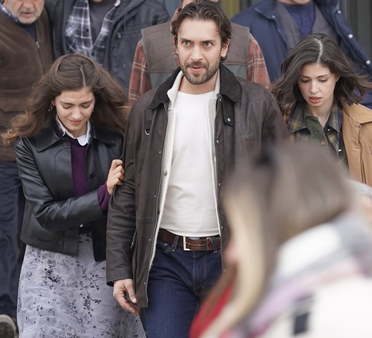 Nostaljikradyom's tweet image. Kızı bir yanda kardeşi bir yanda onu kim tutabilir, golden trio 😎