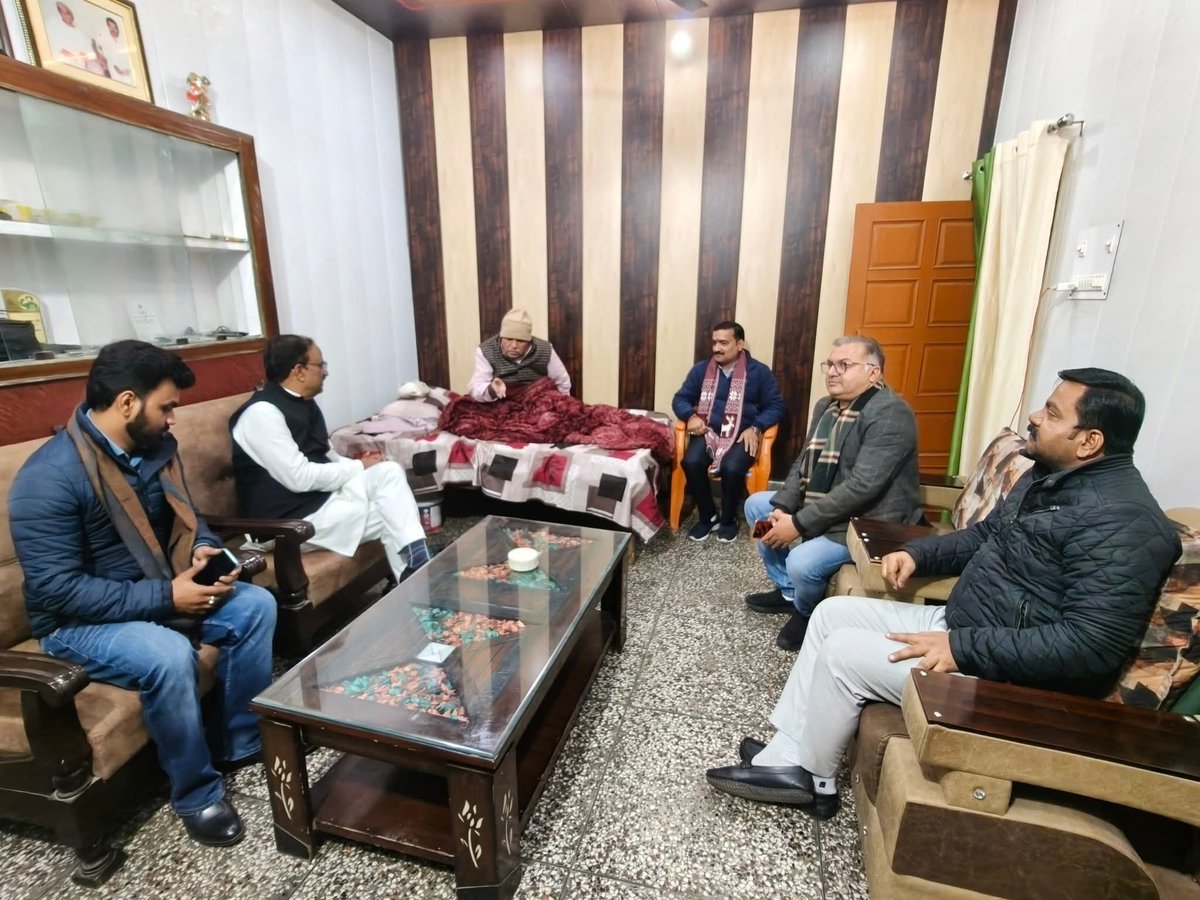 आज भाजपा परिवार के वरिष्ठ सदस्य श्री विनोद वाजपेई जी के निज आवास पहुंचकर उनसे मुलाकात कर उनके स्वास्थ्य का कुशलक्षेम जाना एवं उनके शीघ्र स्वास्थ्य लाभ की कामना की
इस अवसर पर महानगर उपाध्यक्ष श्री विवेक सिंह तोमर जी,श्री टिंकू सोनकर जी,श्री सौरभ वाल्मीकि जी,पार्षद गण सम्मिलित रहे।