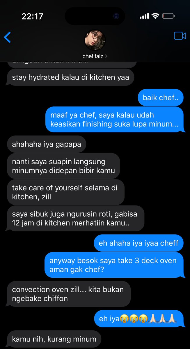 Vestpop's tweet image. A #Chanbaek onetweet au

Zeelian, seorang boulanger disebuah hotel yang harus dihadapkan dengan Faiz, seorang kitchen leader yang sangat protective pada seluruh commisnya.