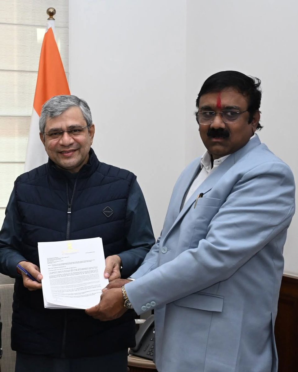 मराठवाड्याच्या सर्वांगीण रेल्वे विकासाला गती देण्याच्या उद्देशाने संसदेच्या हिवाळी अधिवेशनात रेल्वे मंत्रालयाकडे अनेक महत्त्वपूर्ण, दूरगामी व विकासाभिमुख प्रस्ताव प्रभावीपणे मांडण्यात आले. नांदेड शहराला आधुनिक रेल्वे जंक्शन म्हणून विकसित करणे, तीर्थक्षेत्रे तसेच औद्योगिक
