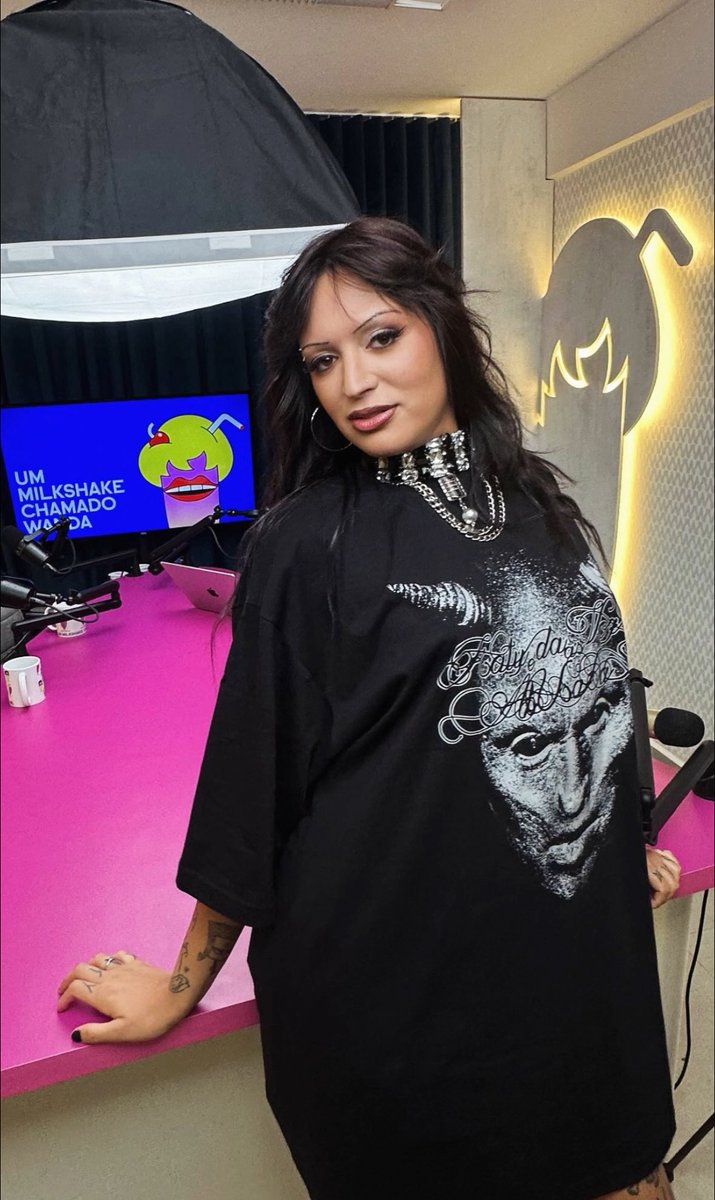 Ebony começou a seguir Katy da Voz no Instagram.