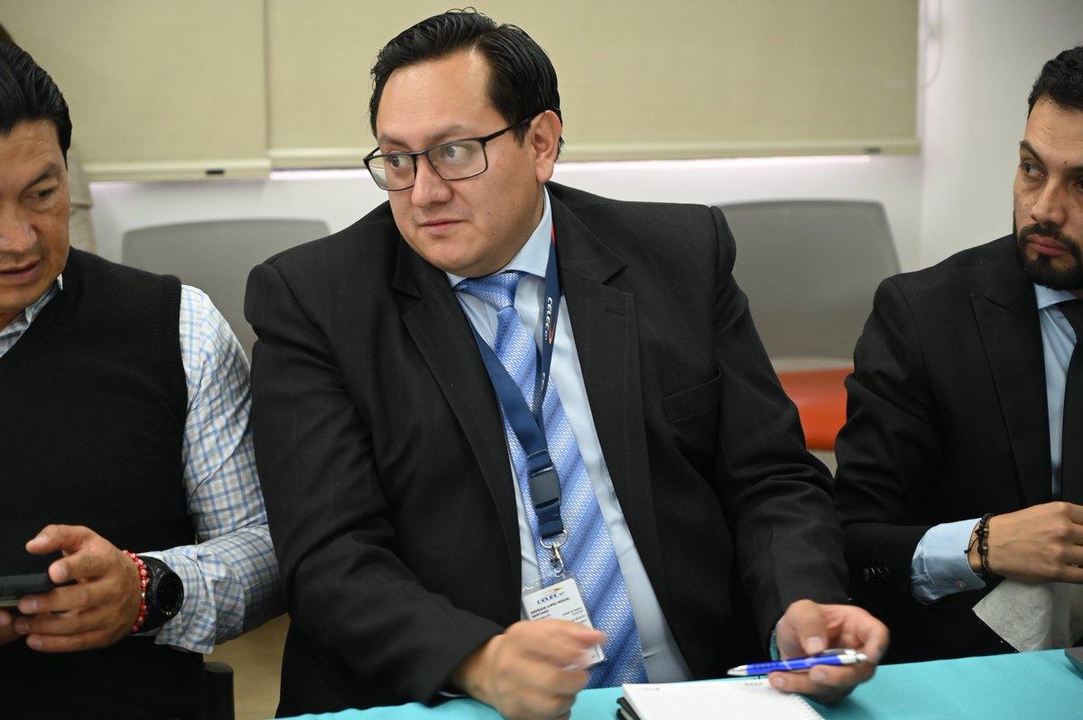 📌 Sesión Extraordinaria del Comité Nacional de #ECUACIER
Abordamos temas estratégicos para el sector eléctrico junto a autoridades y empresas socias, reafirmando nuestro compromiso con una gestión articulada y el fortalecimiento del sector. ⚡🤝#SectorEléctrico