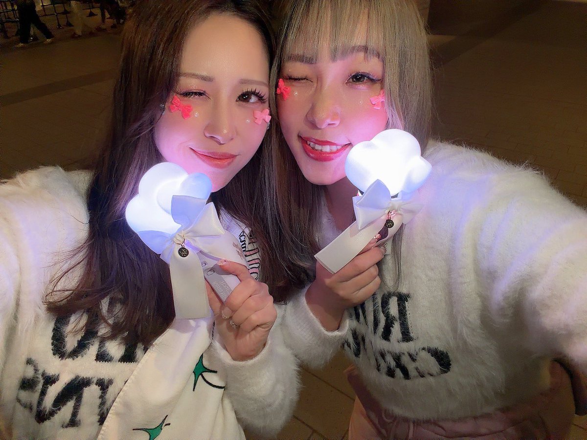 kyontaro09's tweet photo. 来年もライブ行きたいな〜あるかな🥺
毎年友達とおそろコーデして行く🥺❤️‍🔥
#西野カナ
#クリスマスライブ https://t.co/pRkZIotPJm