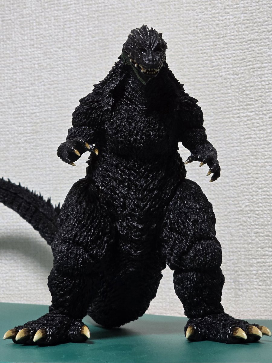 明日は午前中仕事行った後50㎞弱往復して戻ってきてからサラマンダー受け取って帰ってきたら日課の原神やって終わってからゴジラ塗り始めるって予定。
年内完成は大丈夫じゃないかなぁ。