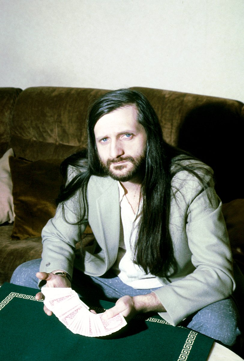 Magiphageuh n°99: Quand un jeu Bicycle était comme le Graal
 Quand j’ai débuté sérieusement la magie dans les années 70, il était difficile en France d’obtenir un simple jeu de cartes américaines pour s’entraîner. Cela paraît fou maintenant.