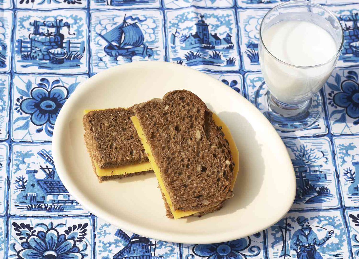 QuetzalPhoenix's tweet image. The Dutch all became 2 meters tall by eating stuff like this every day