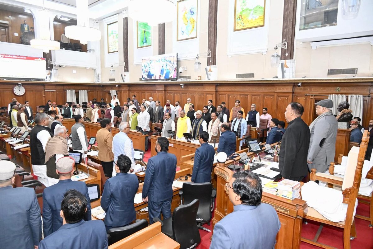 आज विधानभवन में चल रहे विधान परिषद के शीतकालीन सत्र के प्रथम दिन सदन की कार्यवाही में सम्मिलित हुआ।