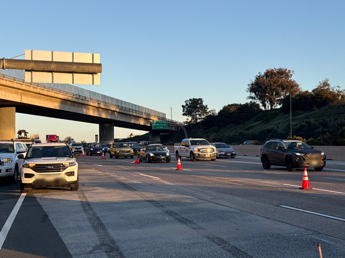 7:30 AM UPDATE 🚧 12/19/25
Following the earlier vehicle fire on SB I-5 north of Birmingham Dr, HOV, #1, and #2 lanes remain open; #3, #4 lanes and the off-ramp remain closed. Traffic is backed up to La Costa Ave.
Possible alternate routes: Coast Hwy 101 or El Camino Real.