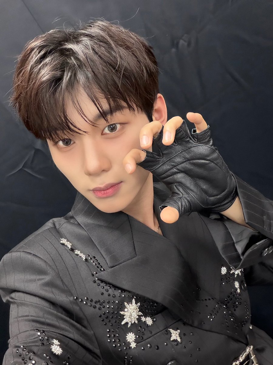 EVNNE_official's tweet image. 가요대축제🎉
엔브들 오늘도 고마워ㅎㅎ💚

#EVNNE #이븐
#이정현 #LEEJEONGHYEON