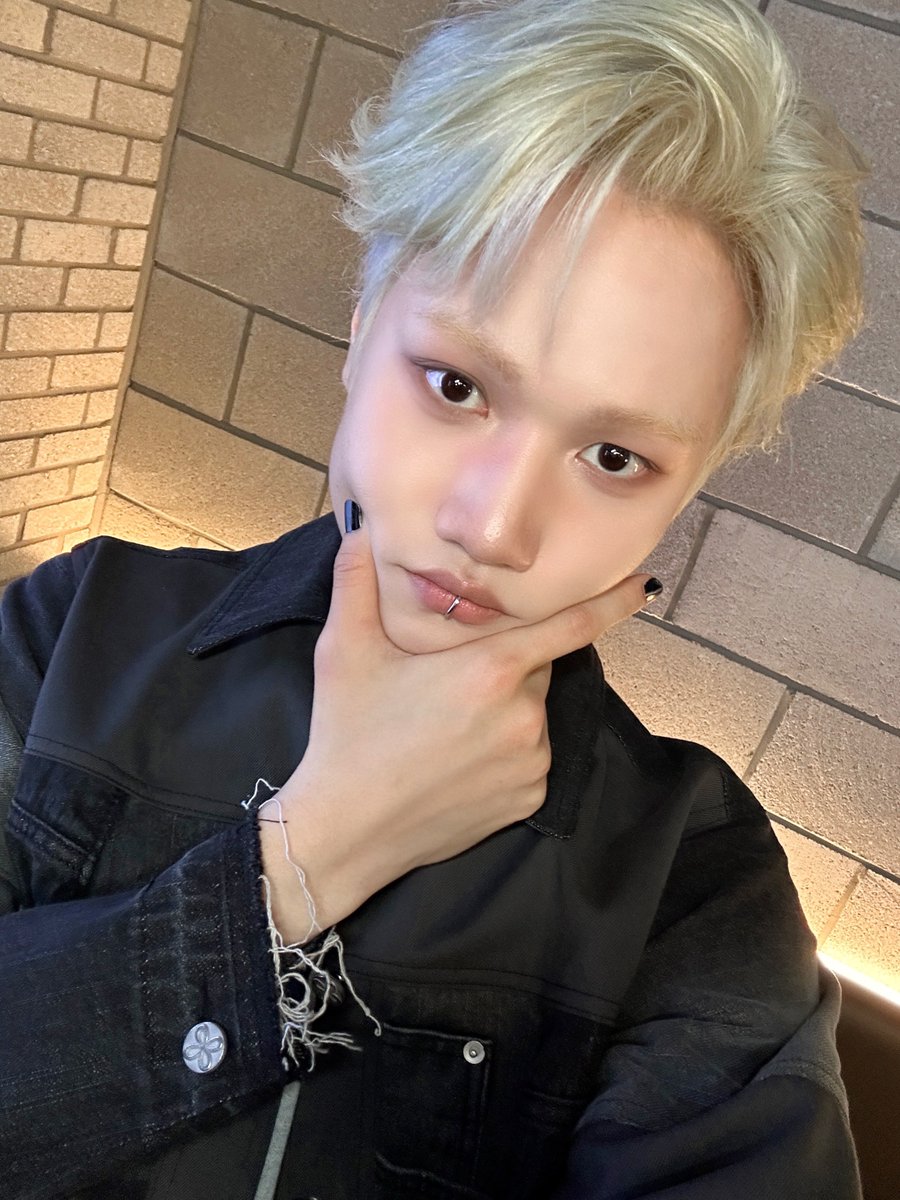[🐻]
우리가 모와왔던 열정을 한번에 부어버린 무대였다 
끝나고 보니 아무것도 아니었다는 생각이 들고 뿌듯한 마음과 허무한 느낌이 공존했다 다음은 더 MCND답게 준비할게요 고마워요 젬들 

#MCND #엠씨엔디 
#MINJAE #민재